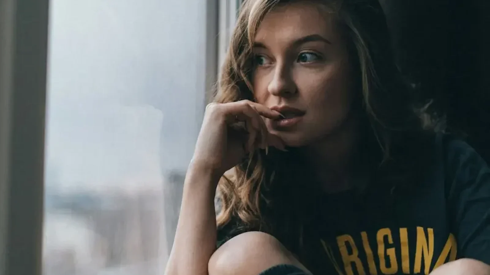 woman-thinking-about-breaking-no-contact (3)